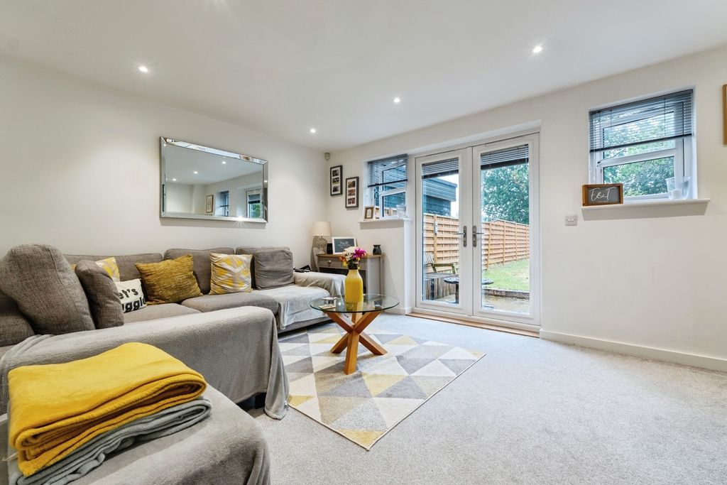 Property photo 3 of 18 Pbox-Img.Jpg