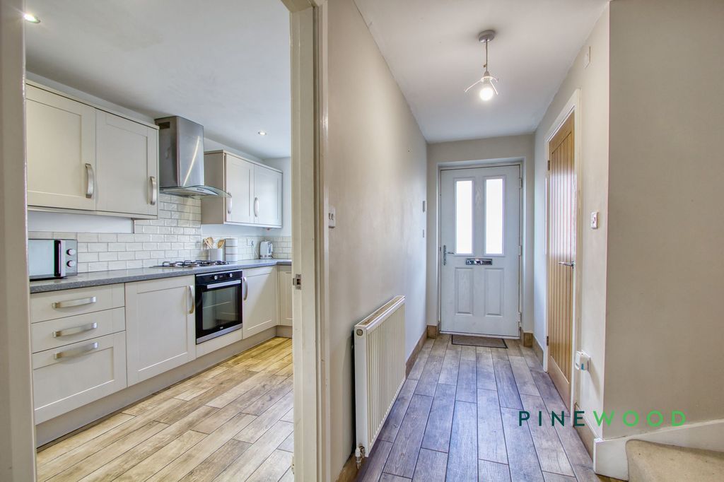 Property photo 3 of 18 Entrance Hall