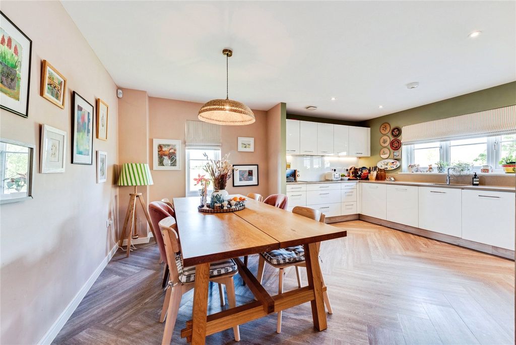 Property photo 2 of 25 Picture No. 23