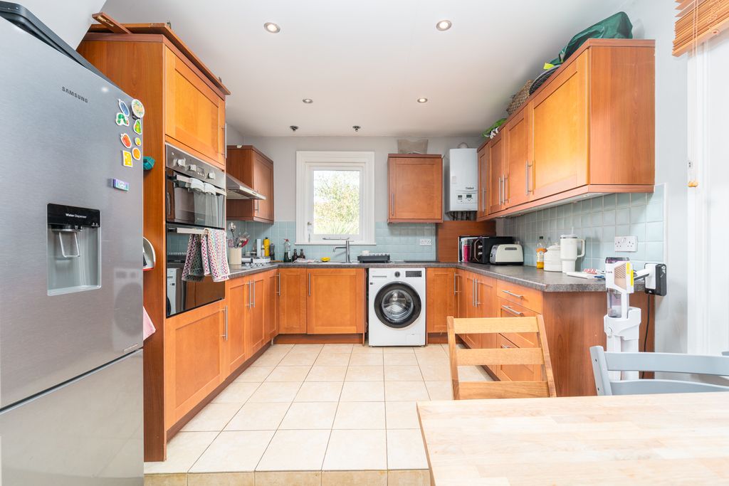 Property photo 3 of 8 Mba08157-Edit