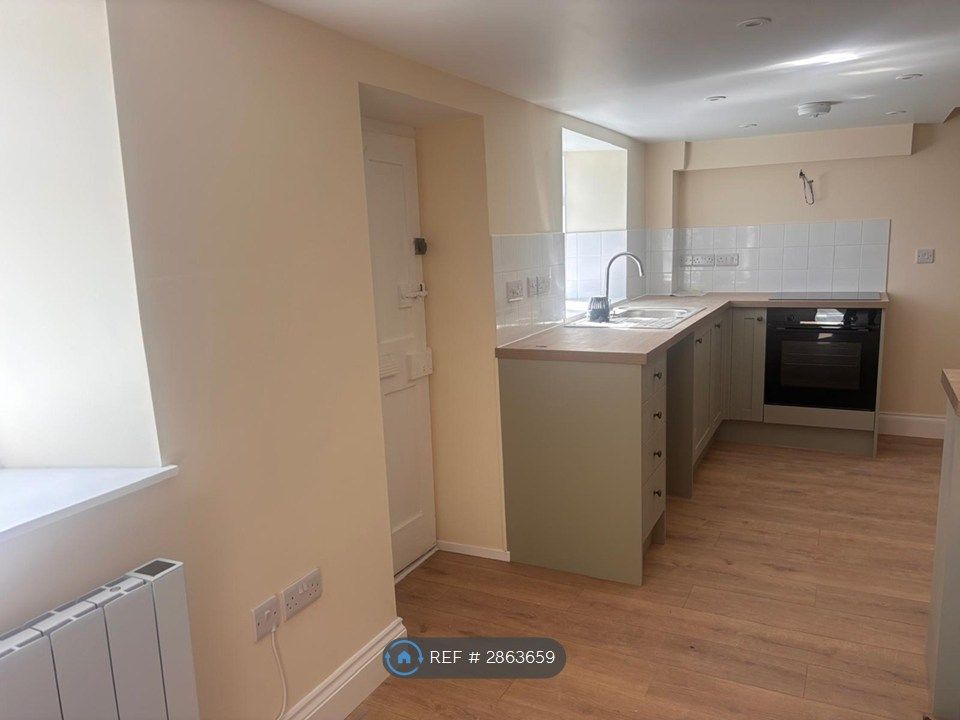 Property photo 3 of 19 Kitchen