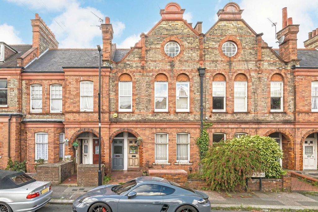 Property photo 1 of 6