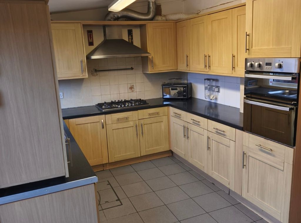 Property photo 1 of 9 5F0Ff585-04Cb-43d8-B640-4Bf64E82c64d