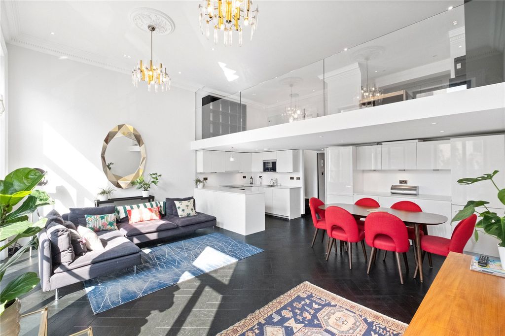 Property photo 2 of 20 Reception