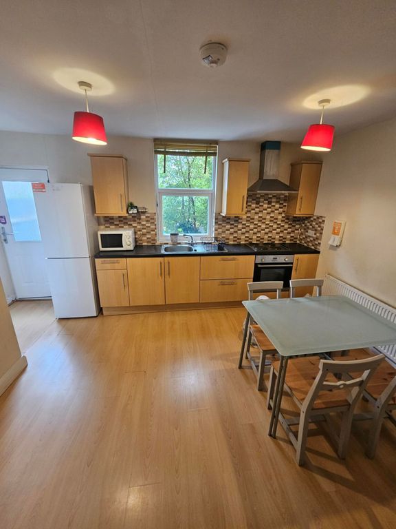 Property photo 2 of 10 Kitchen Dining