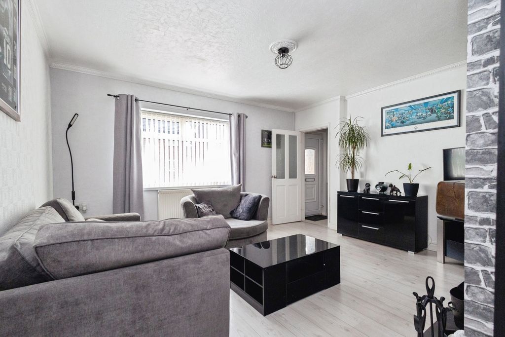 Property photo 2 of 17 Photo