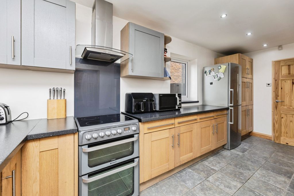 Property photo 2 of 15 Kitchen