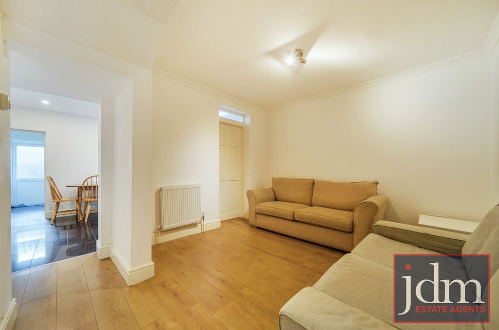 Property photo 2 of 10 c25c94A8-32d0-4Bb...