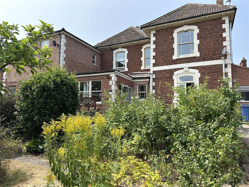 Property photo 1 of 16 Picture No. 10