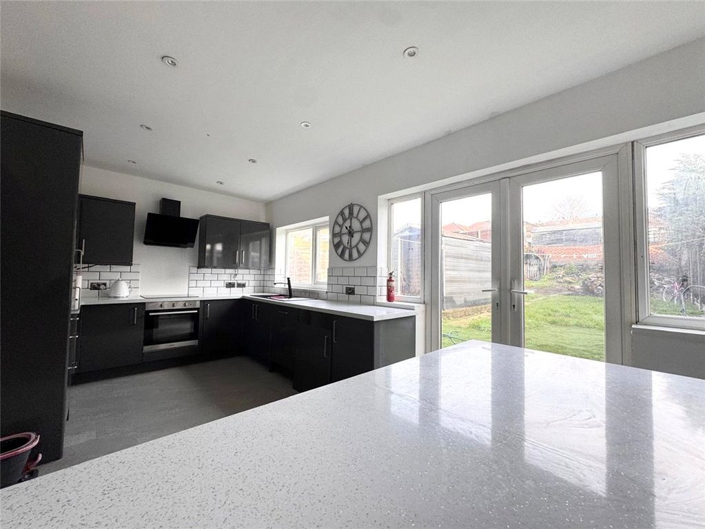 Property photo 2 of 17 Picture No. 13