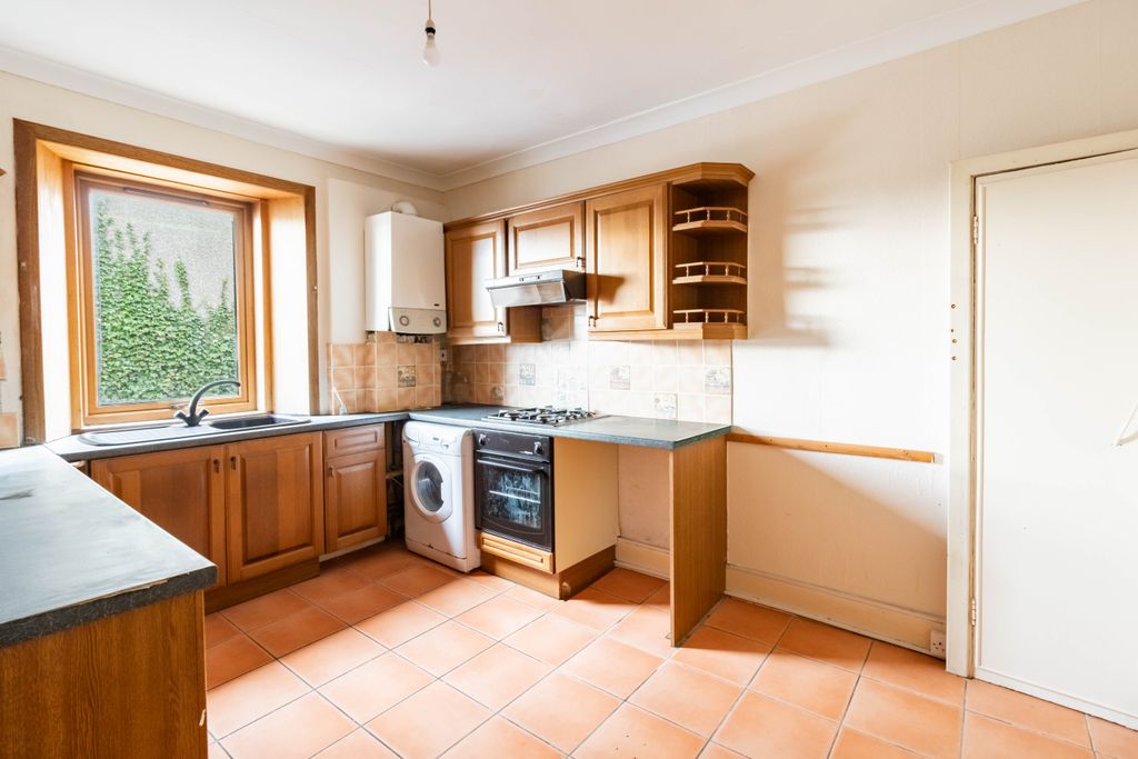 Property photo 2 of 18 Kitchen