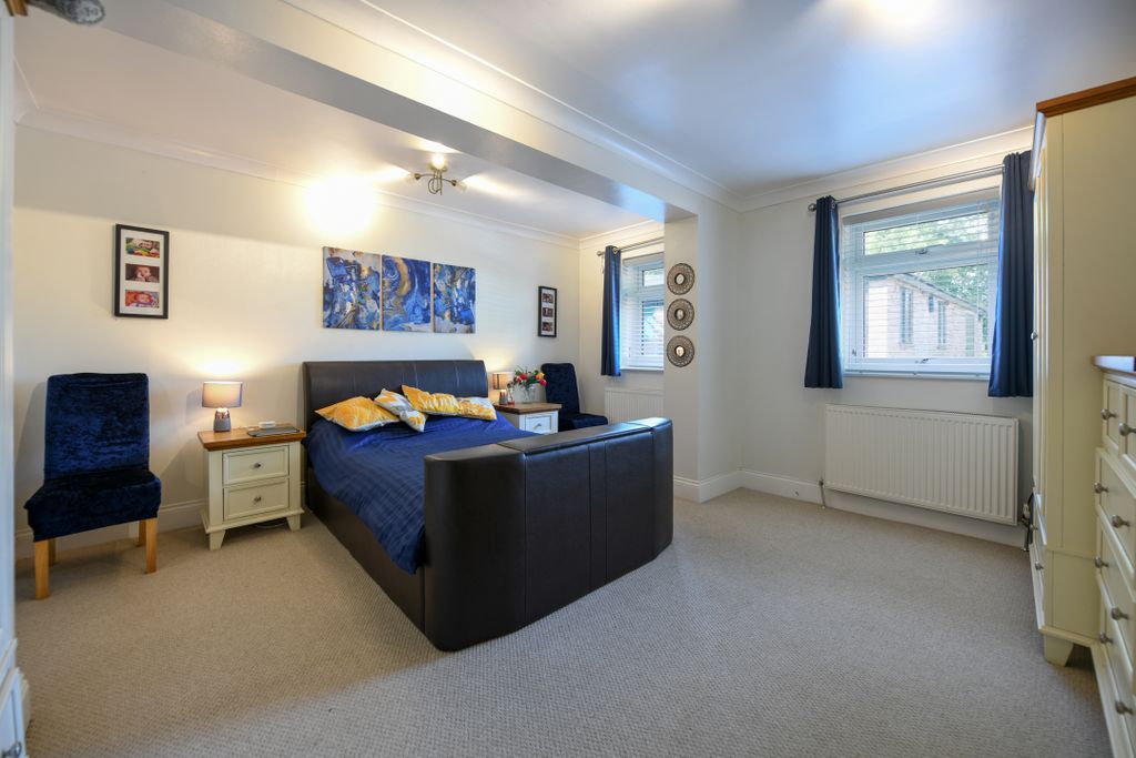 Property photo 3 of 35