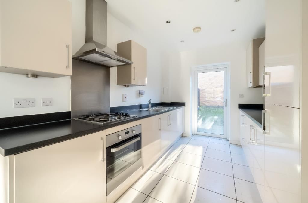 Property photo 2 of 10 Kitchen