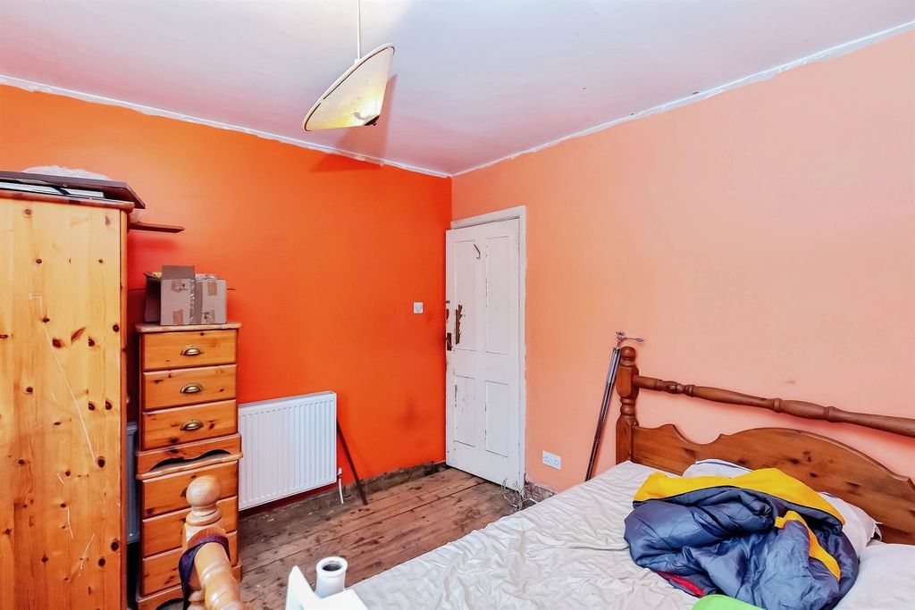 Property photo 2 of 20