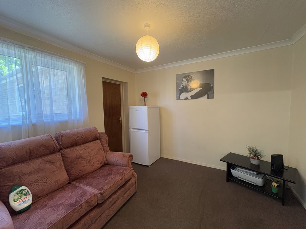 Property photo 3 of 8 Room