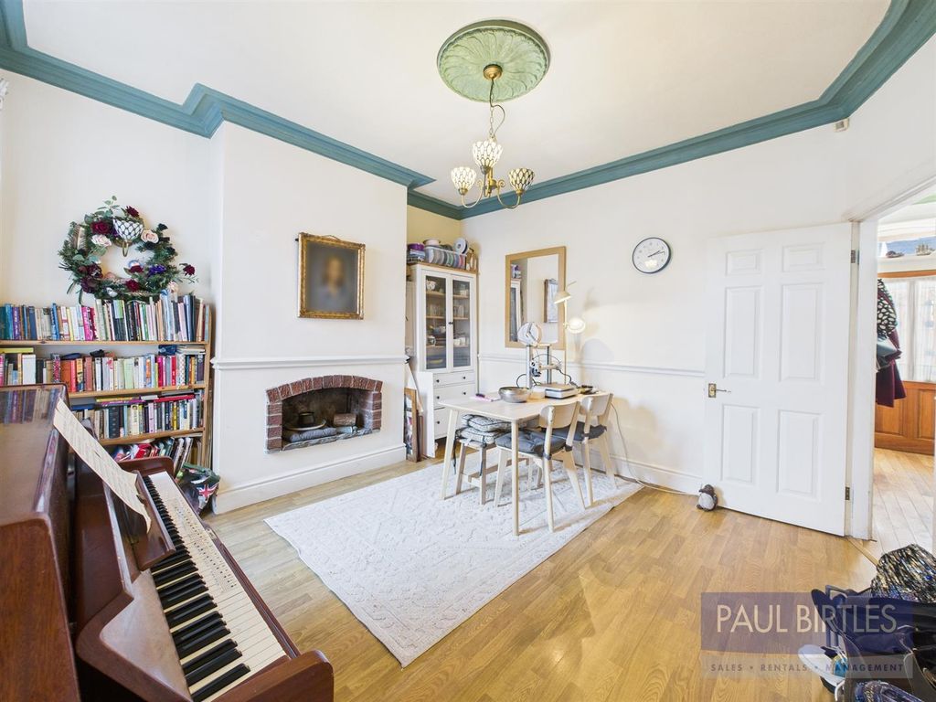 Property photo 3 of 17 Cam04378G0-Pr0270-Still009.Jpg