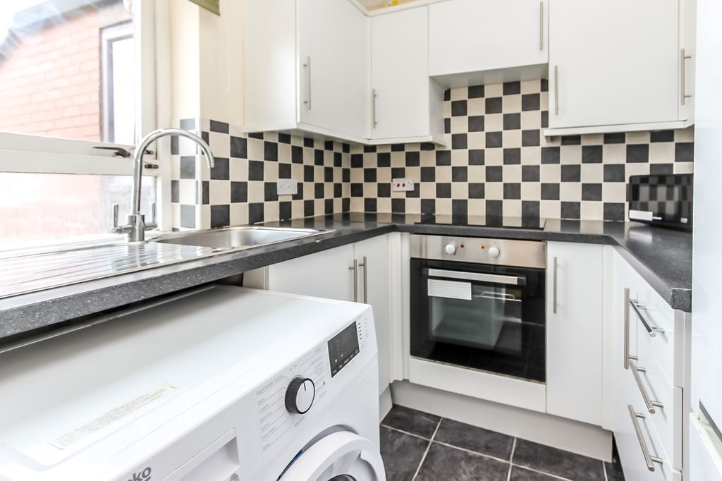 Property photo 2 of 6 Kitchen