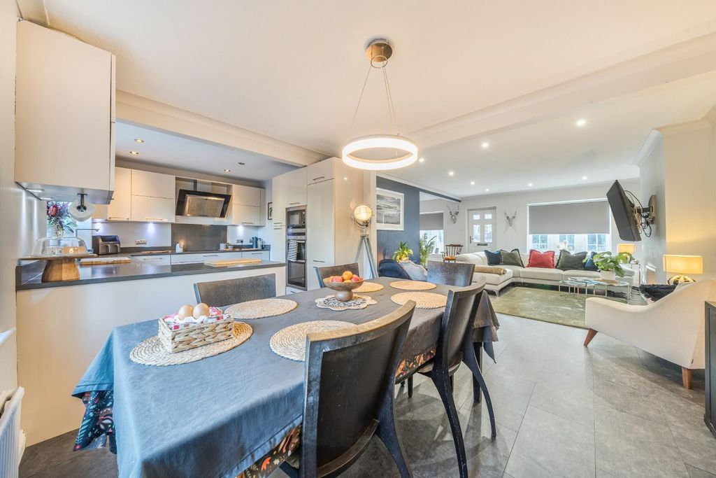 Property photo 3 of 22 1376741-9-691B14Fae302d.Jpg