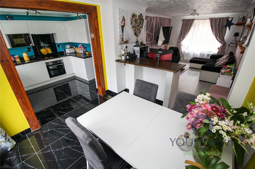 Property photo 2 of 21 Living Room