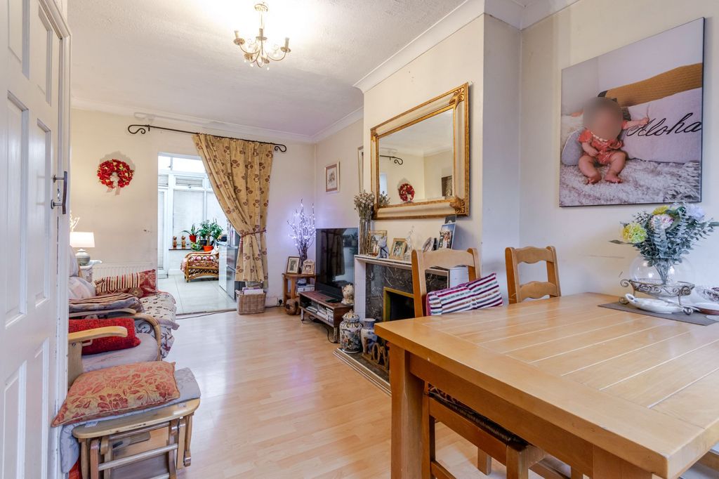 Property photo 3 of 16 2026 - Living 2