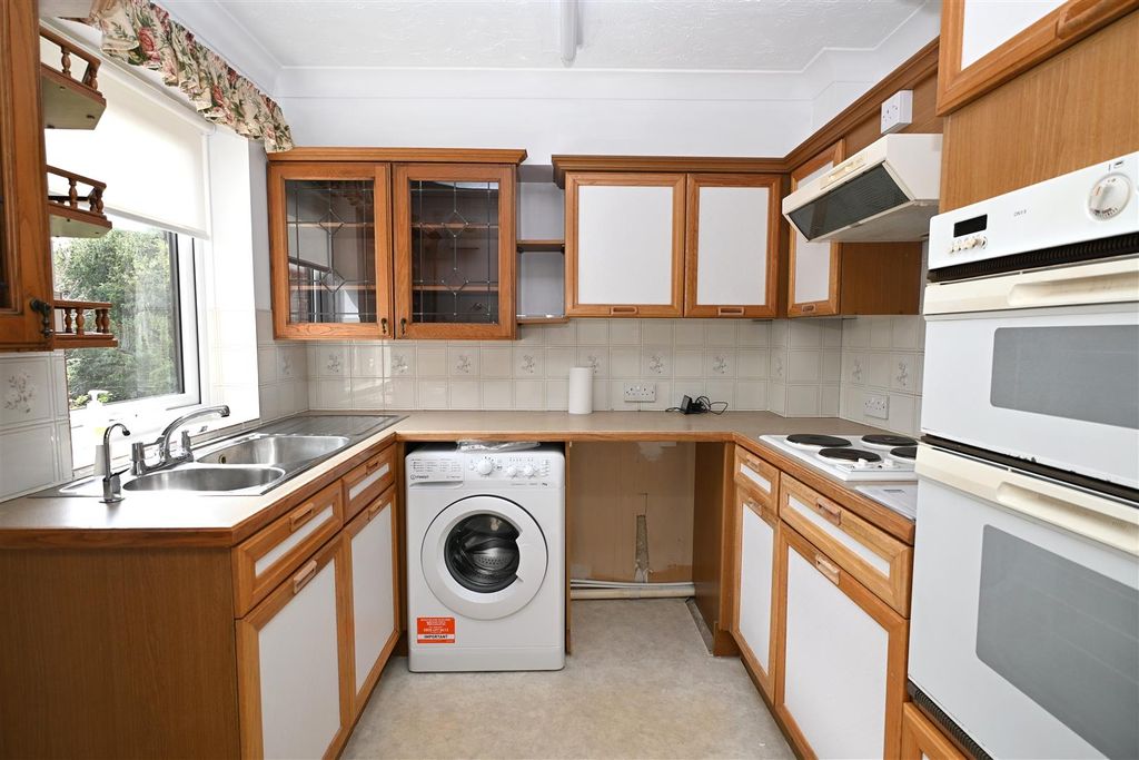 Property photo 2 of 17 Kitchen