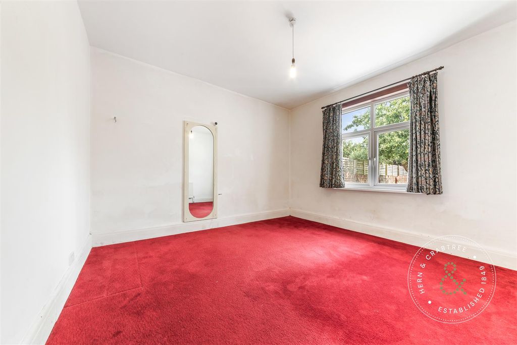Property photo 3 of 28 Aubrey-Avenue-16.Jpg