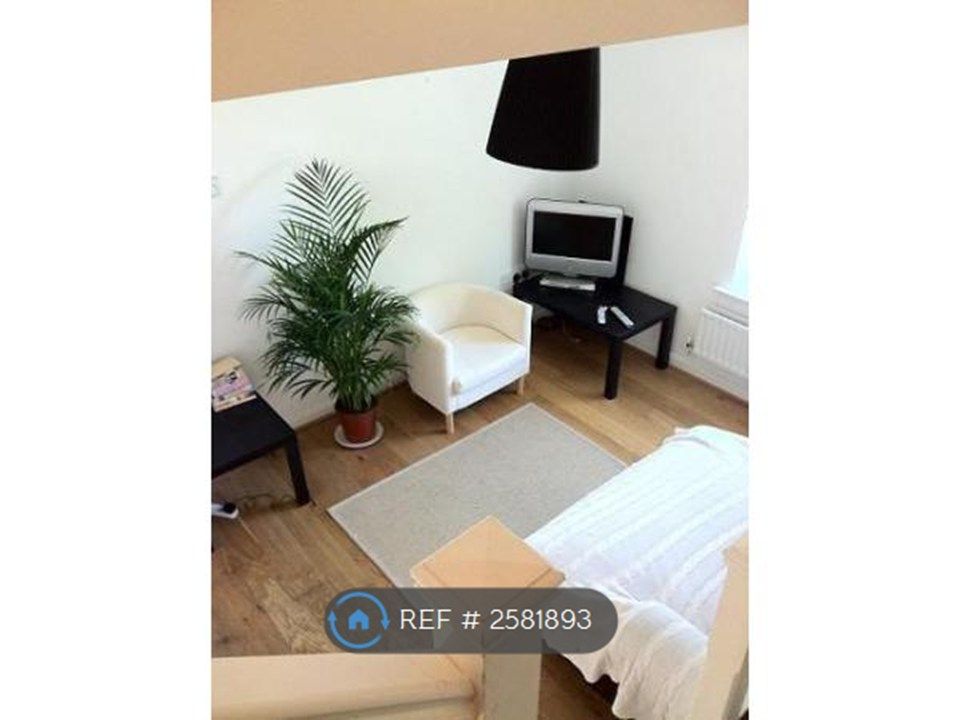 Property photo 2 of 7 Room