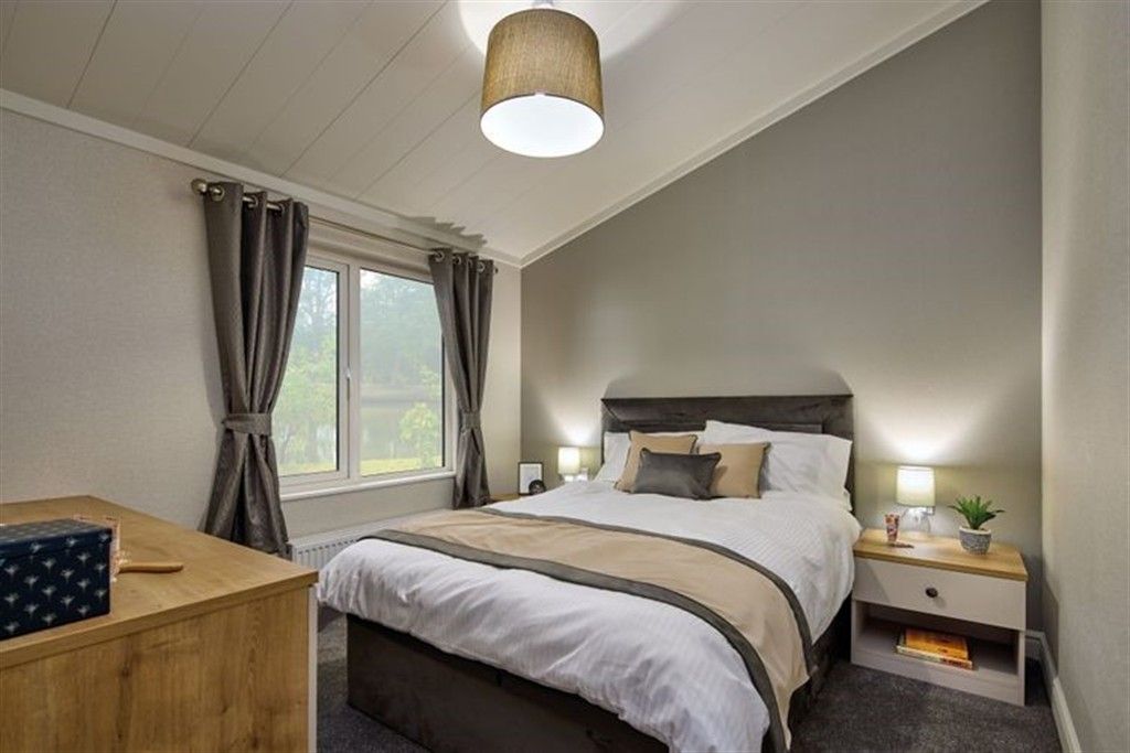 Property photo 1 of 6 Bedroom