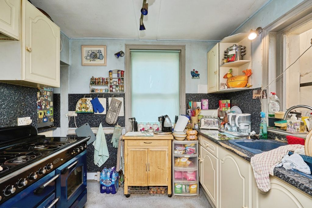 Property photo 2 of 17 Kitchen