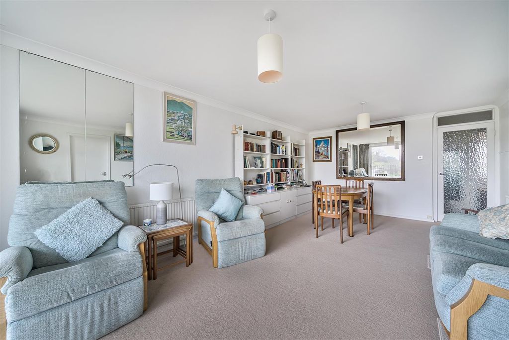 Property photo 3 of 27 1392877-10-69402E163d35d.Jpg