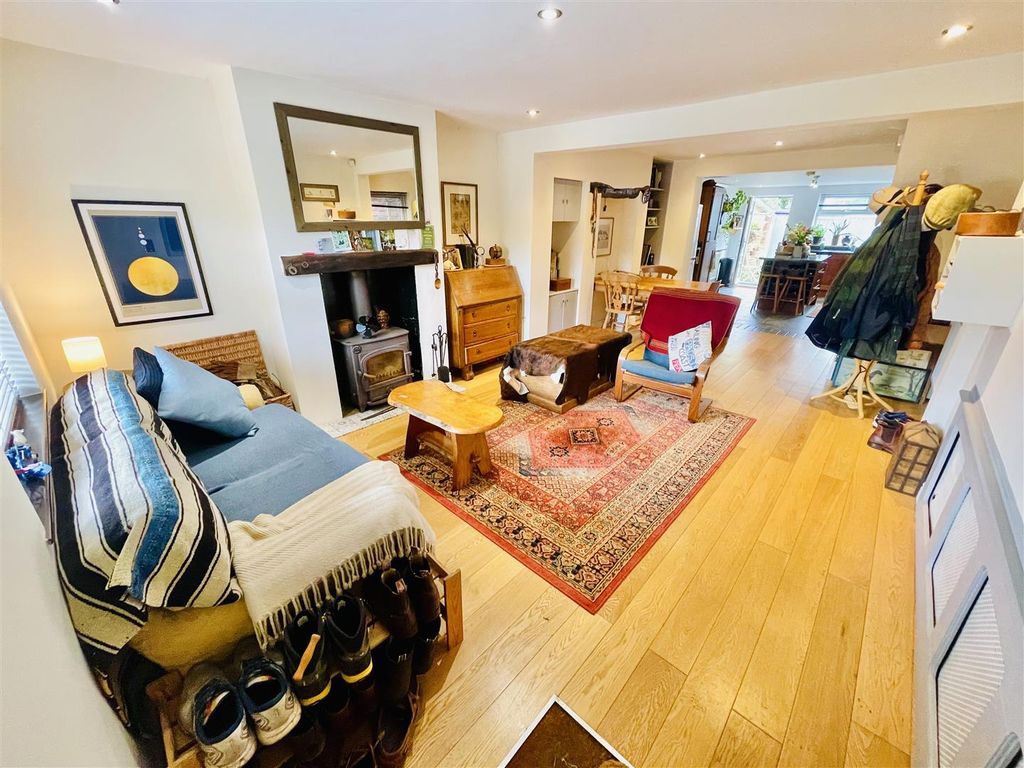 Property photo 2 of 14 Lounge