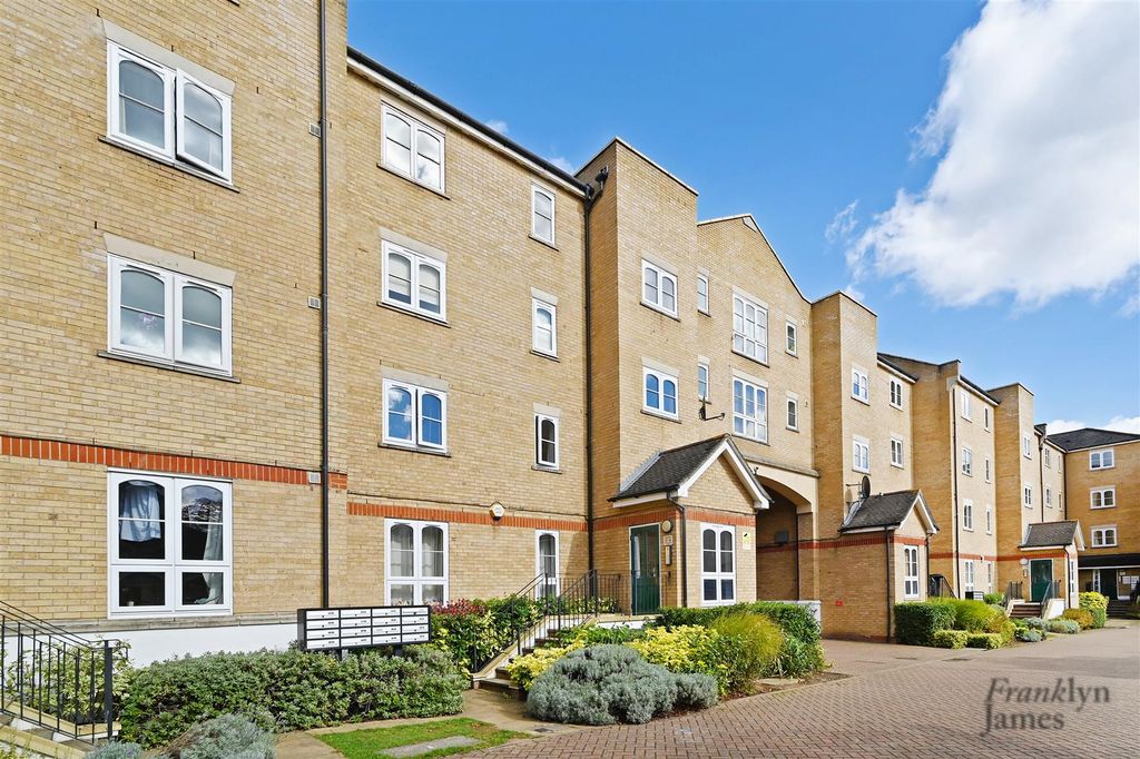 Property photo 1 of 12 Wheat Sheaf-Close (12).Jpg