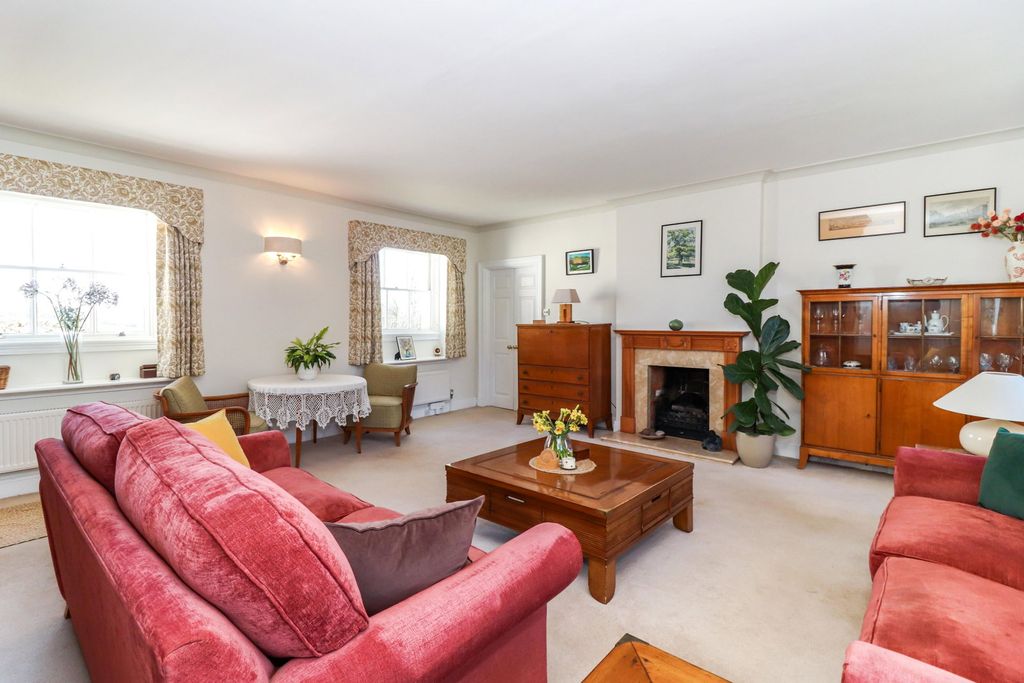 Property photo 2 of 32