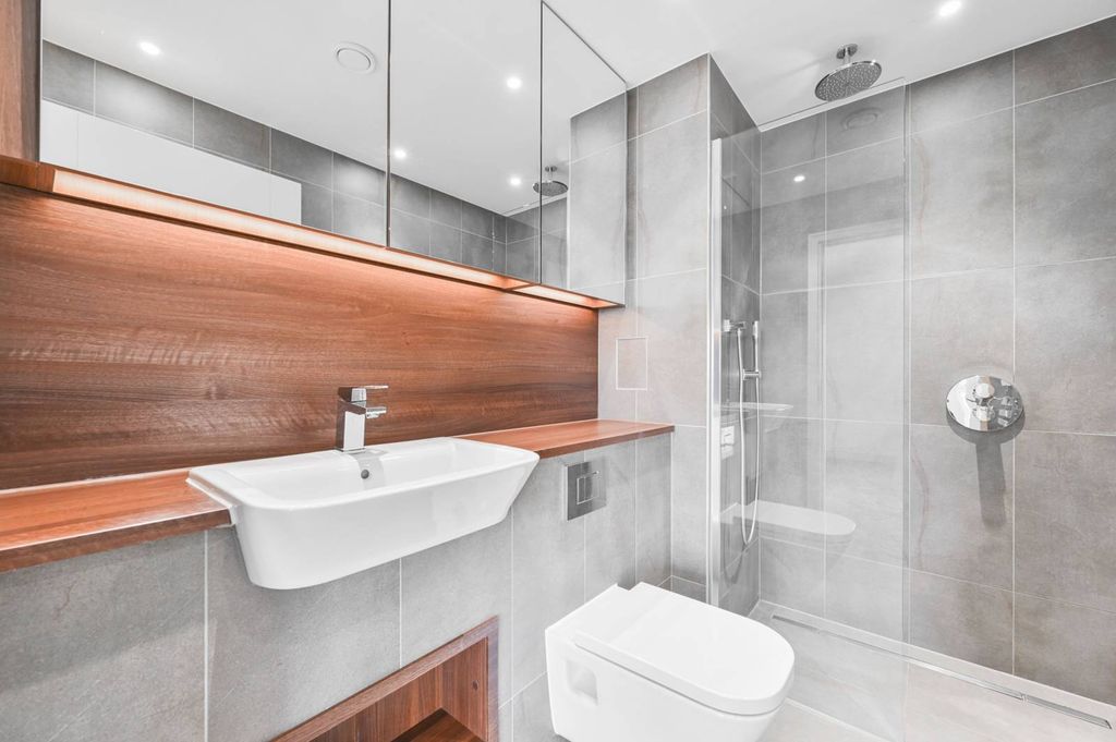 Property photo 3 of 27