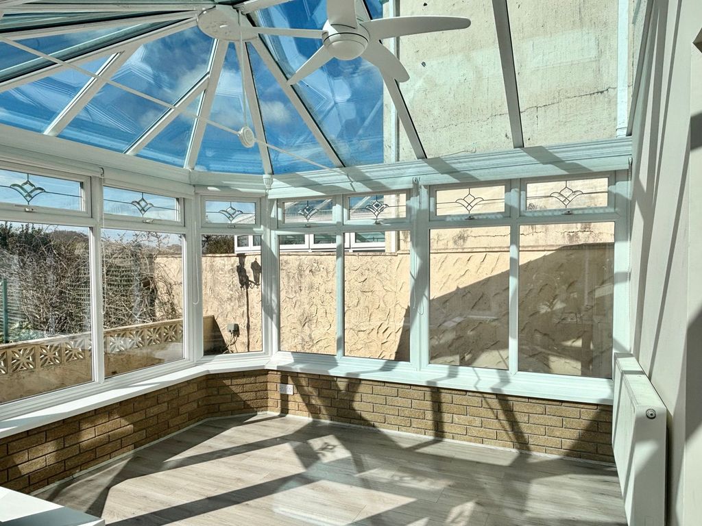 Property photo 2 of 28