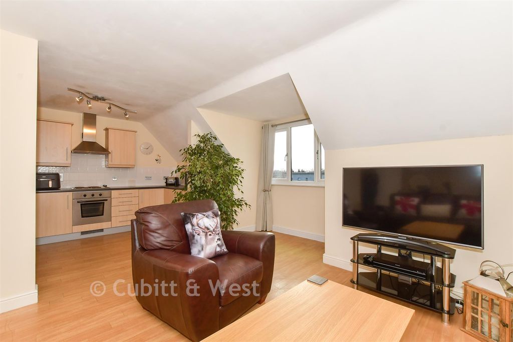 Property photo 1 of 11 Lounge/Dining Area