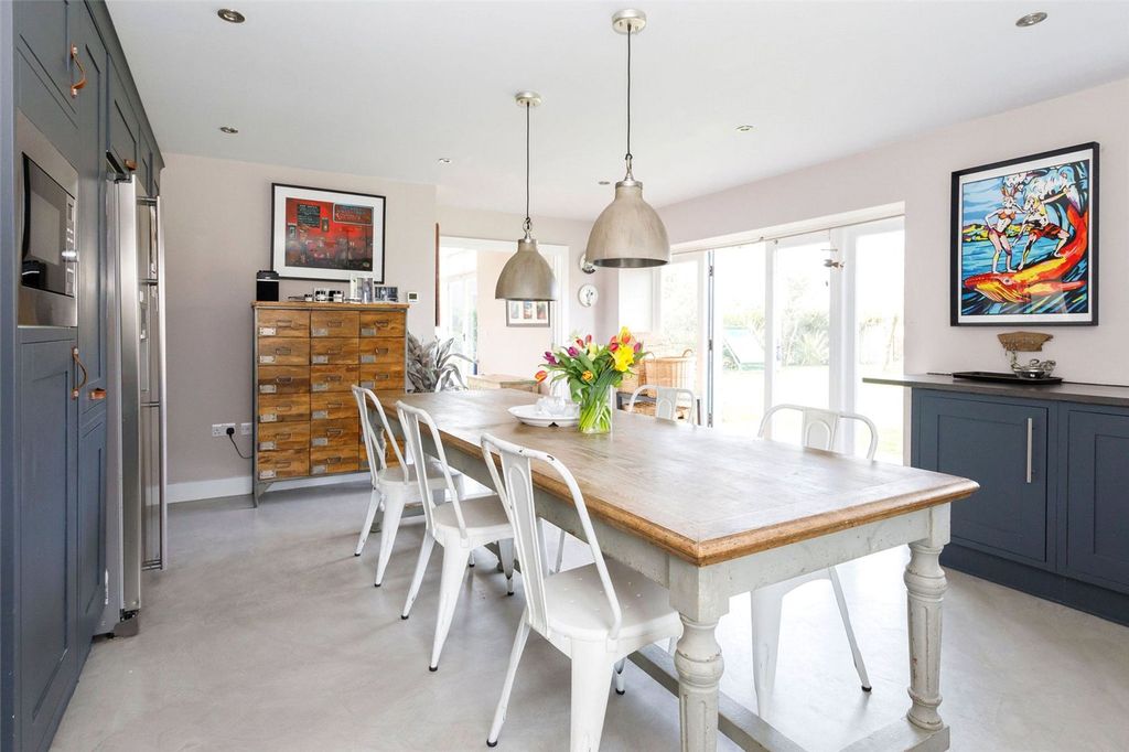 Property photo 3 of 27 Kitchen/Dining