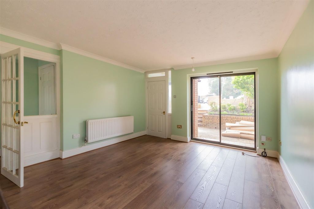 Property photo 2 of 15 1 Park End Court (11 Of 15).Jpg