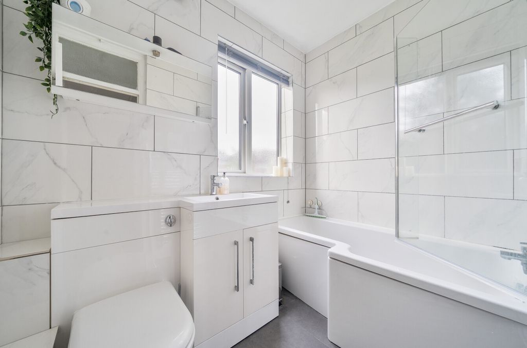 Property photo 3 of 14 1376691-5-690De21...