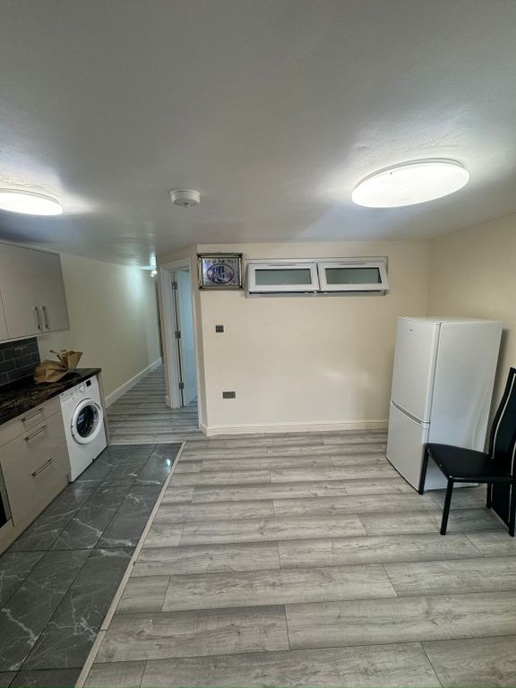 Property photo 3 of 6 Gallery