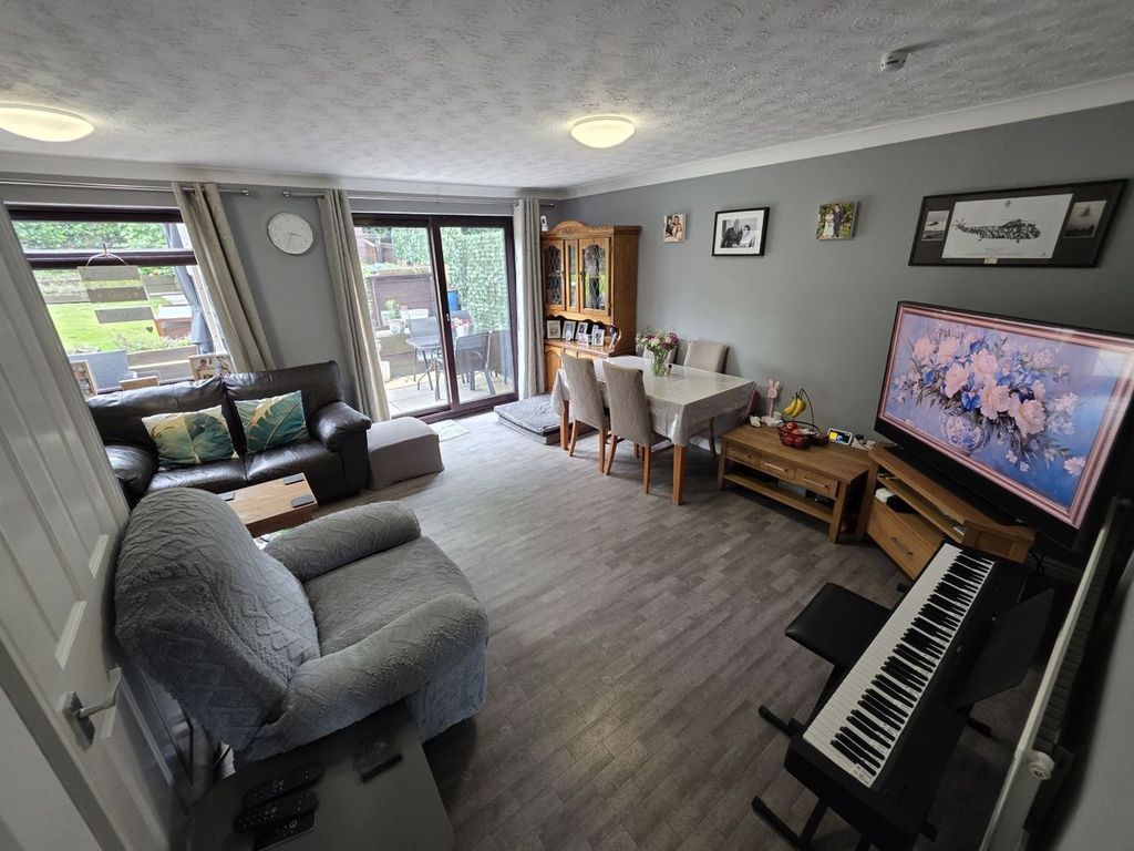 Property photo 2 of 17