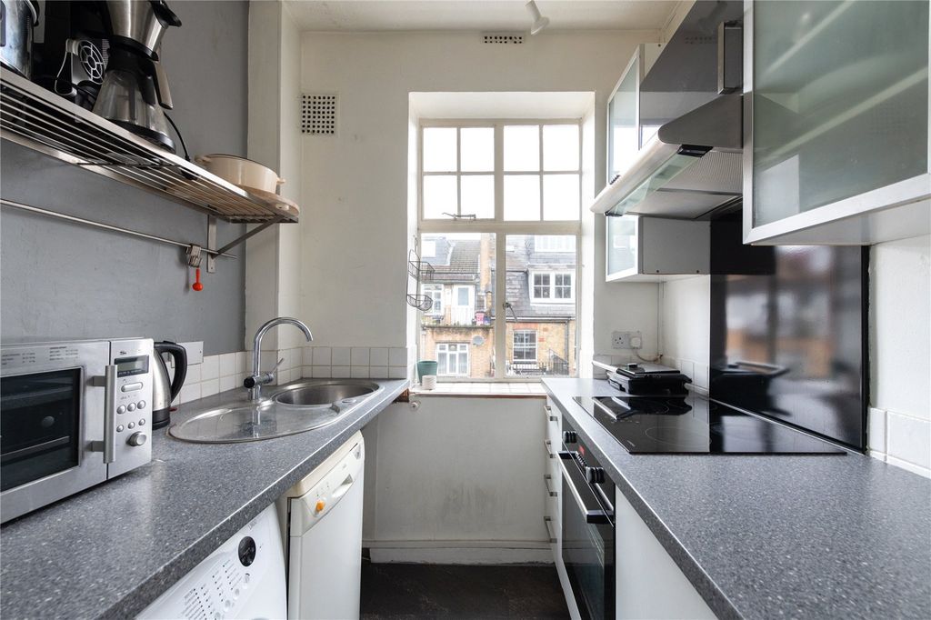 Property photo 2 of 18 Picture No. 11