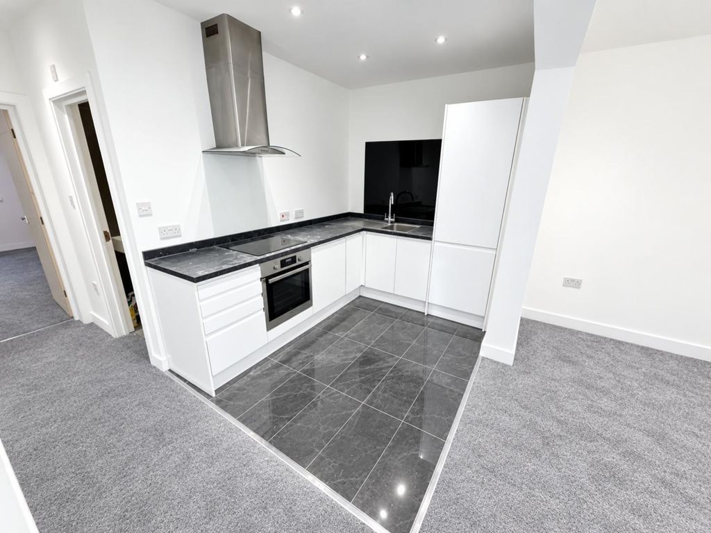 Property photo 2 of 6 Kitchen