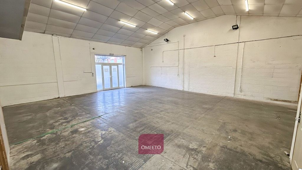 Property photo 1 of 9 Unit To Rent - Ai Image To Show Empty