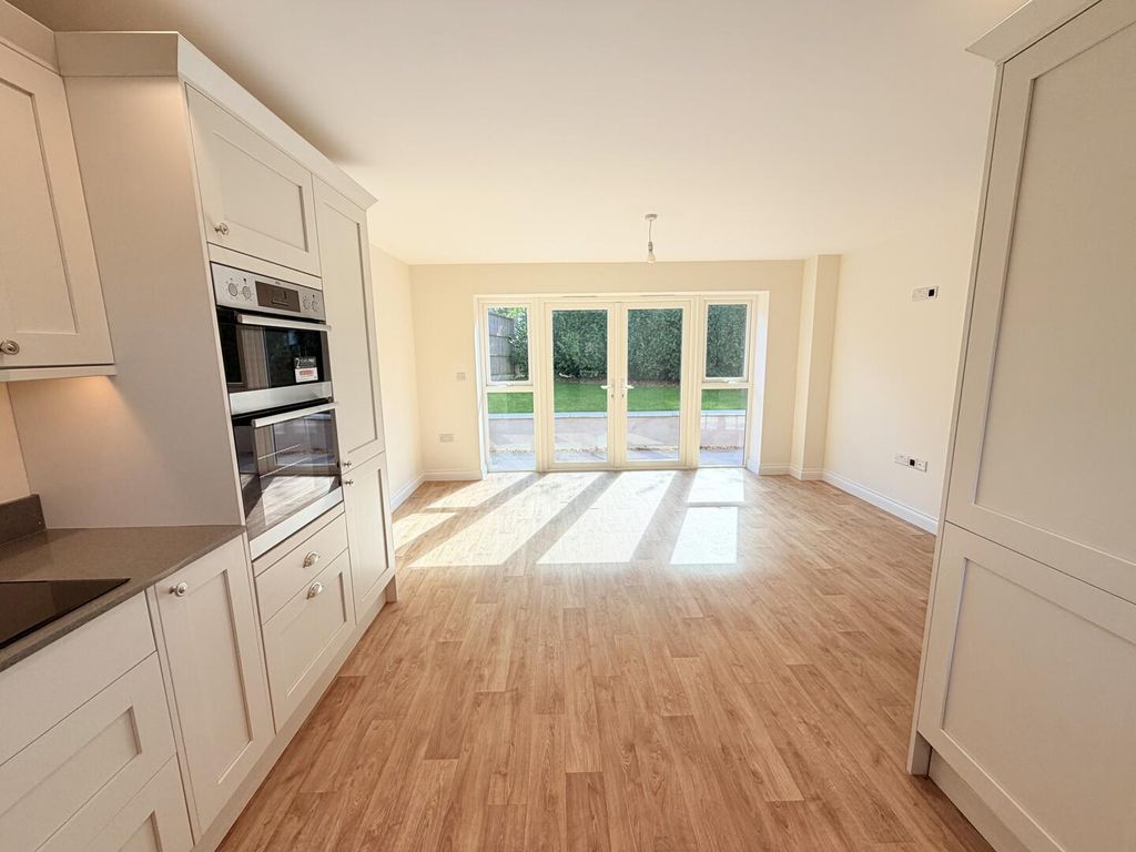 Property photo 3 of 19 Kitchen