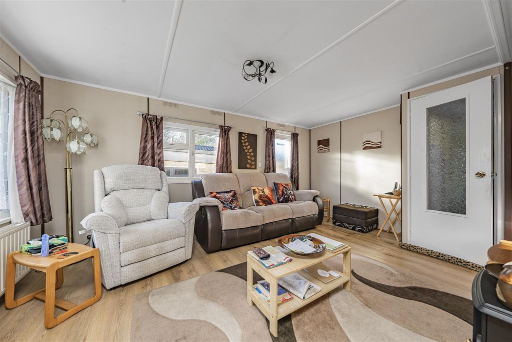 Property photo 3 of 14 Photo Dec 03 2025, 1 31 40 Pm.Jpg