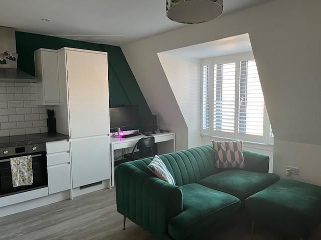 Property photo 3 of 13 32 Manor Gardens Photo 10.Jpg