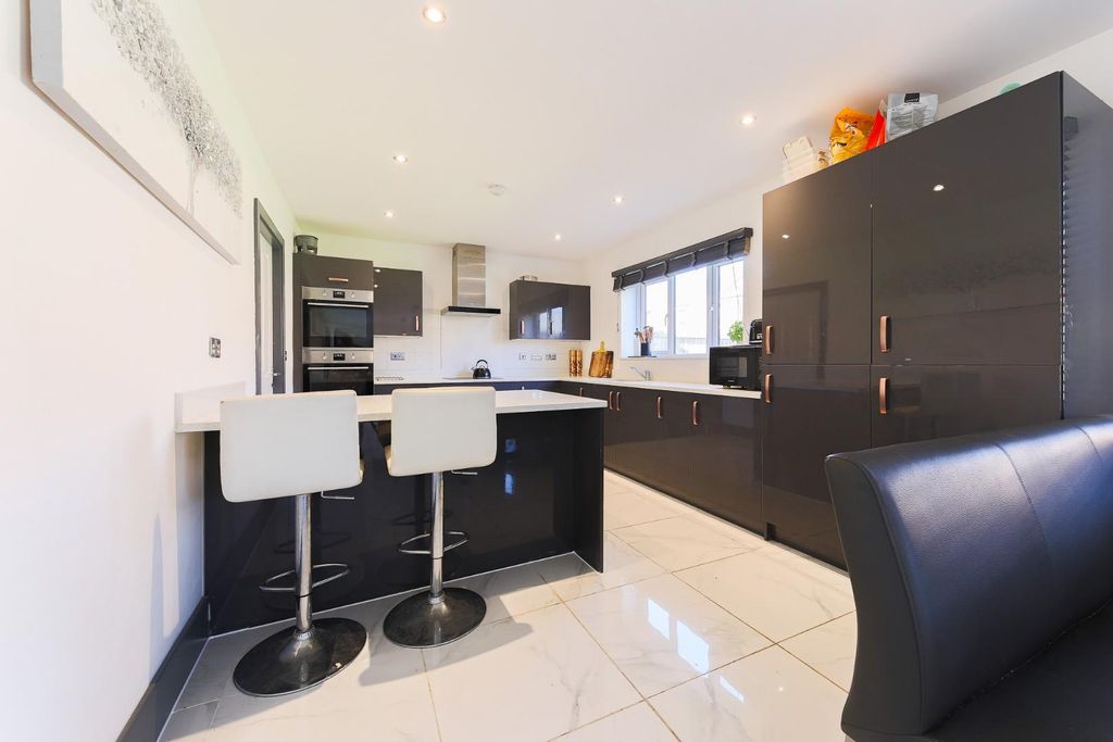 Property photo 2 of 30 Kitchen