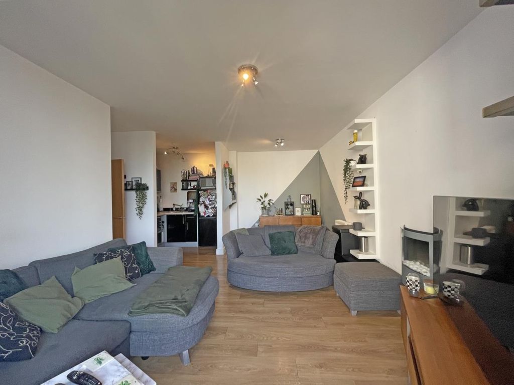 Property photo 2 of 17 Brittany Street 51 - Lounge Front.Jpg