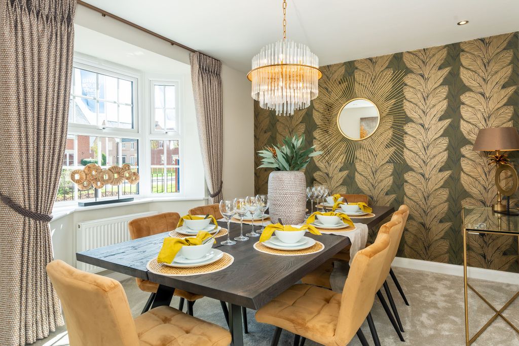 Property photo 2 of 9 5 Bedroom Manning Dining Room